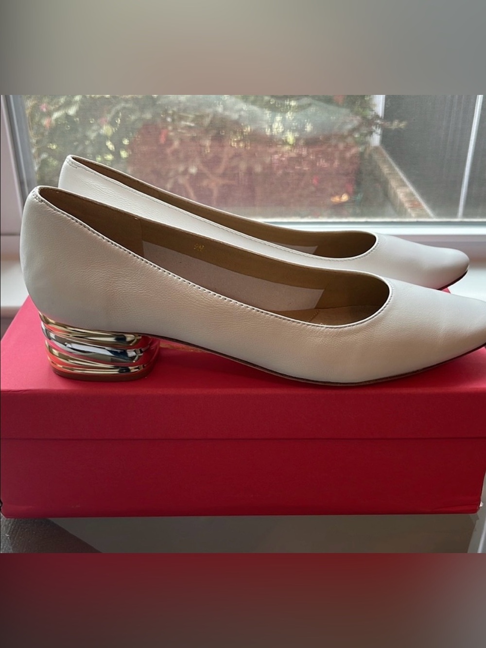 Vaneli Almira size 9 n in white nappa leather